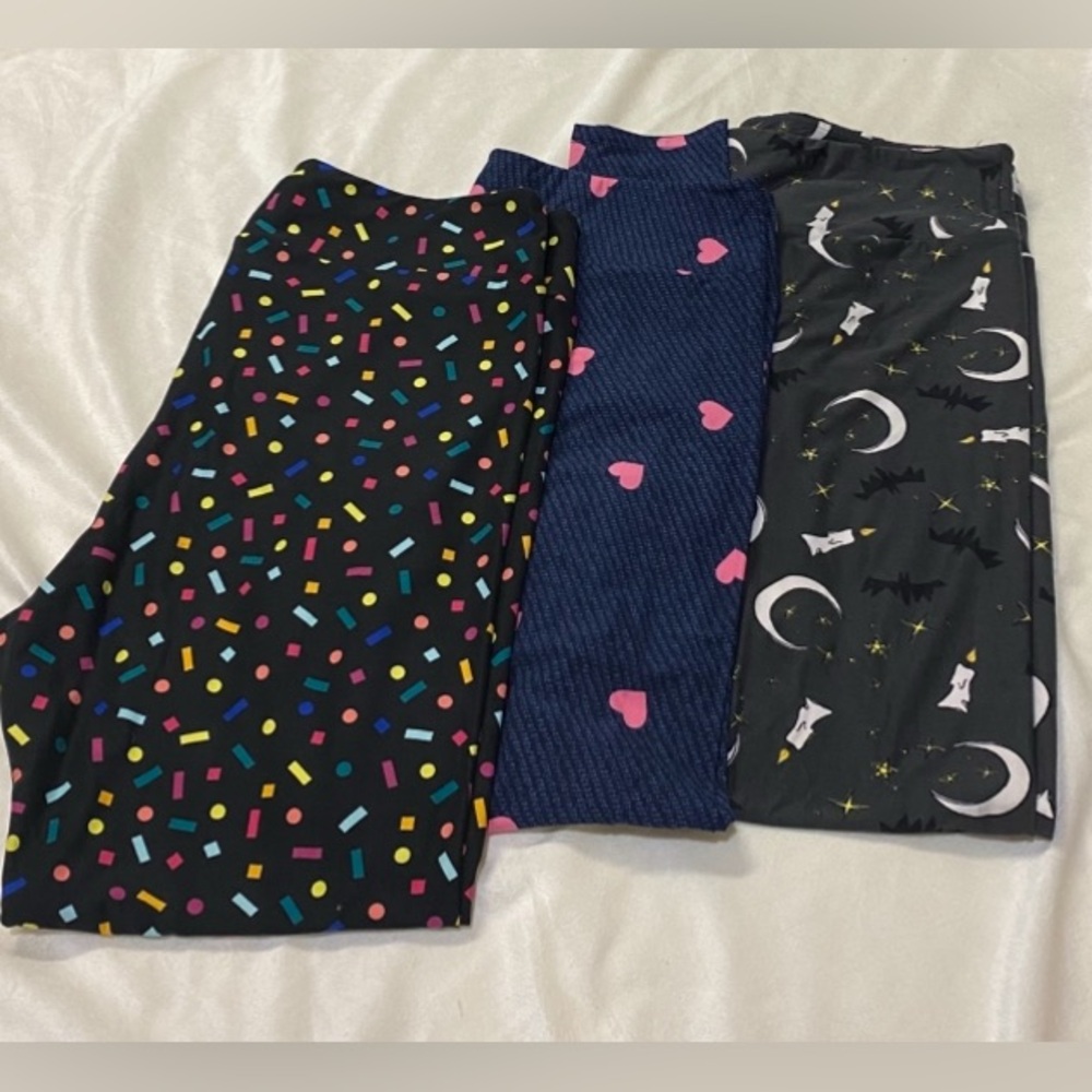 LuLaRoe Women’s Leggings-Lot of 3 in size TC2